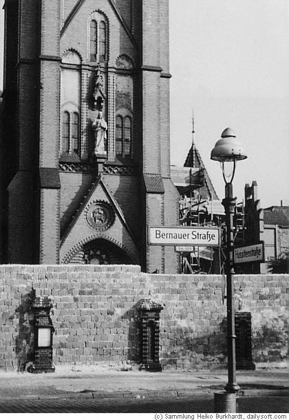 Berlin Wall Bernauer Strasse 1961