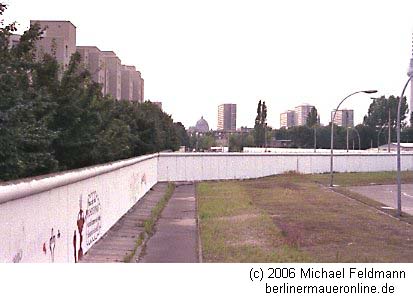 Berliner Mauer 1990 Grenz�bergang Heinestra�e