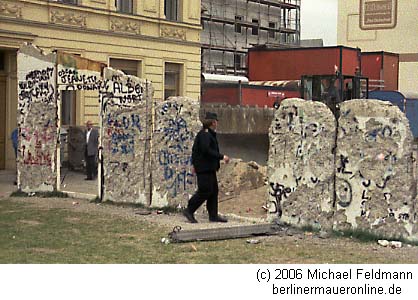 Berliner Mauer 1990 Zimmerstrasse Checkpoint Charlie
