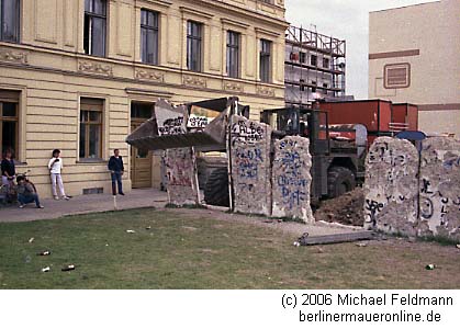 Berliner Mauer 1990 Zimmerstrasse Checkpoint Charlie
