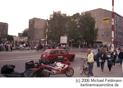 Berliner Mauer 1990 Grenzbergang